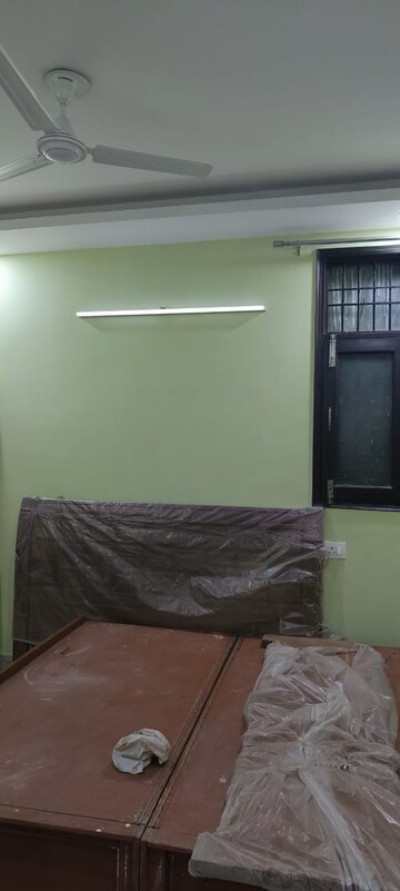 Master Bedroom in 2 BHK Builder Floor at Arjun Nagar – for Rent