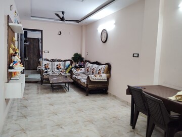 Parking in 2.5 BHK Apartment at Paschim Vihar – for Rent