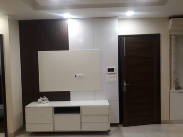 Furnished Amenities in 3.5 BHK Builder Floor at Paschim Vihar – for Rent