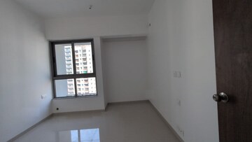 Bedroom in 2 BHK Apartment at Kalpataru Immensa, Kolshet Road – for Rent