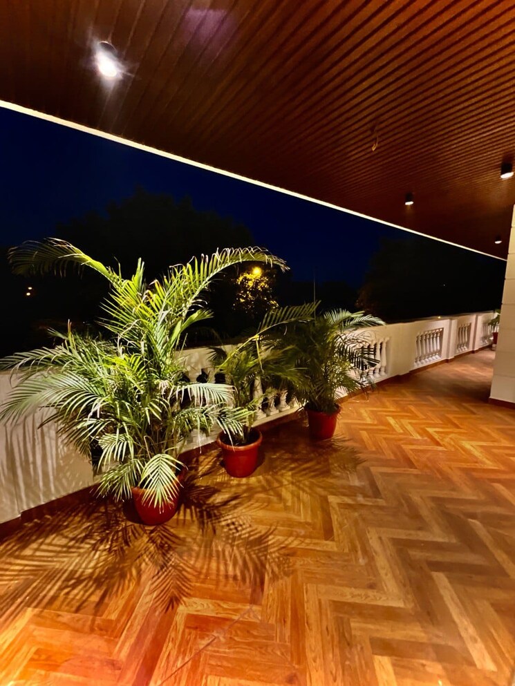 Garden, sector 73 4 Bedroom 538 Sq.Yd. Builder Floor In Sector 73 Gurgaon 8375108