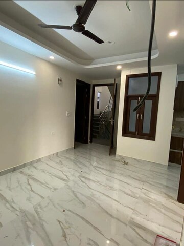 Room in 1 BHK Builder Floor at Saket – for Rent