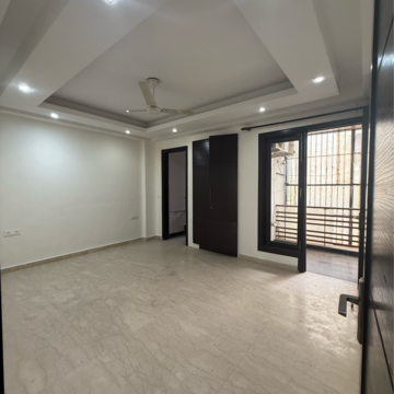 Room in 3 BHK Builder Floor at Greater Kailash ii – for Rent