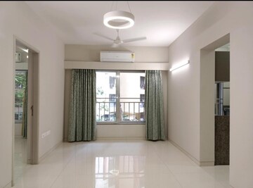 2 BHK Apartment For Rent in Riddhi Garden, Malad East