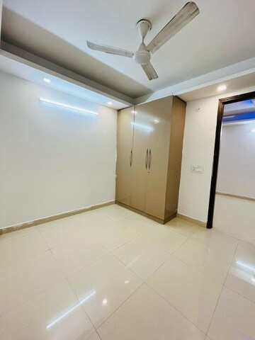 Room in 2 BHK Builder Floor at Saket – for Rent