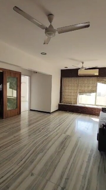 Room in 1 BHK Apartment at Mittal Ruia Park, Juhu – for Sale