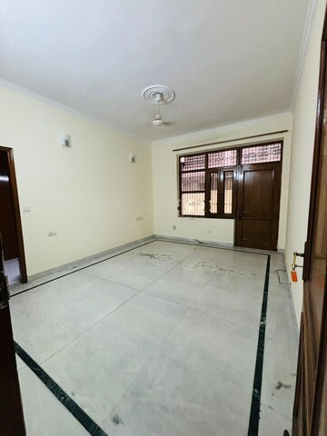 Room in 3 BHK Apartment at Vatika Lifestyle Homes, Sector 83 – for Rent