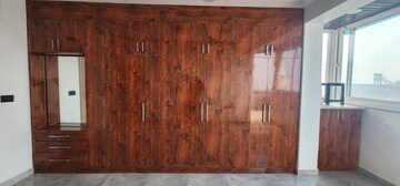 Room in 4 BHK Apartment at Amarpali Exotica, Sector 50 – for Sale