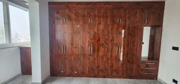 Room in 4 BHK Apartment at Amarpali Exotica, Sector 50 – for Sale