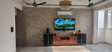 Room in 4 BHK Apartment at Amarpali Exotica, Sector 50 – for Sale