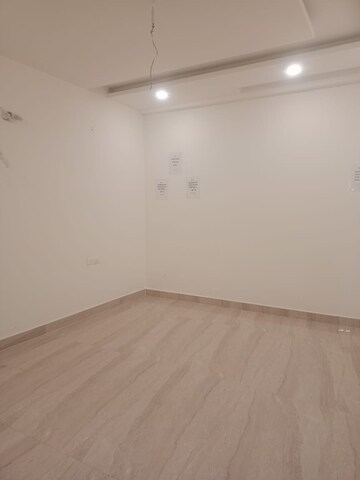 Room in 3 BHK Builder Floor at BPTP District Phase 2, Sector 84 – for Sale