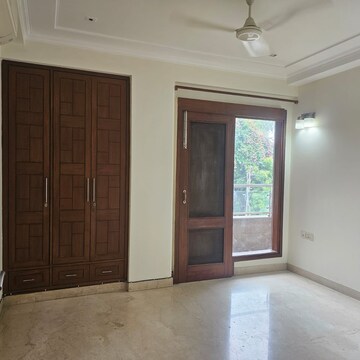 Room in 3 BHK Builder Floor at Kalkaji – for Rent