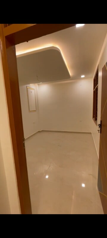 Room in 3 BHK Independent House at Gomti Nagar – for Sale
