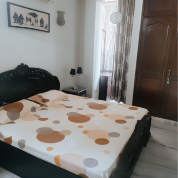 Bedroom in 3 BHK Builder Floor at Chittaranjan Park – for Rent