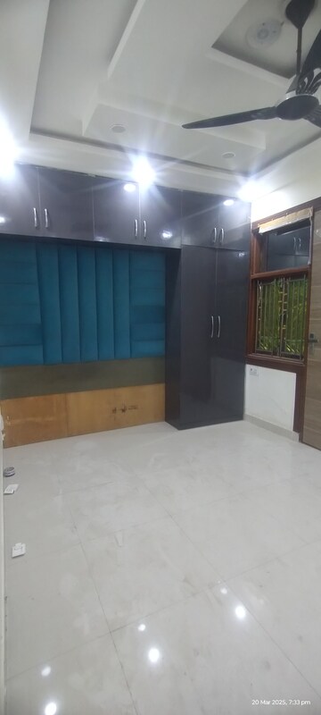 Furnished Amenities in 3 BHK Builder Floor at Uttam Nagar – for Rent
