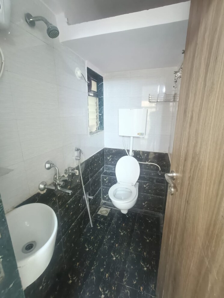 Bathroom, asmi-complex 1 Bedroom 300 Sq.Ft. Apartment In Goregaon West Mumbai 8375353