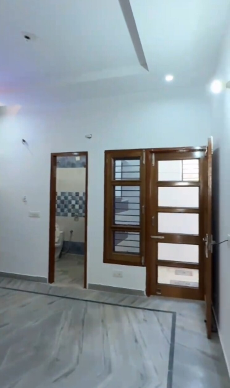 Room, kharar banur highway 4 Bedroom 130 Sq.Yd. Independent House In Kharar Banur Highway Mohali 8375442