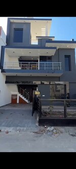 4 BHK + Pooja Room 130 Sq.Yd. Independent House in Sunny Enclave 124.Sec....