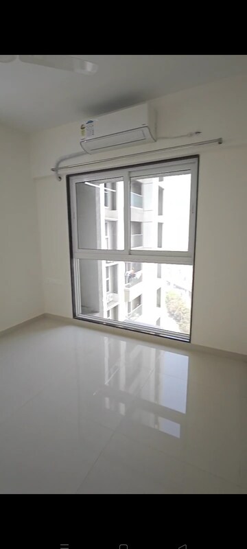 Room in 2 BHK Apartment at Ashar Axis, Majiwada – for Rent