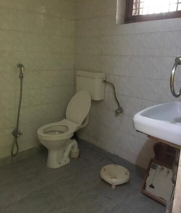 Bathroom in 2 BHK Villa at Aliganj – for Rent
