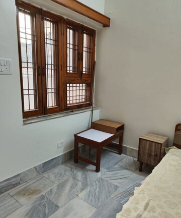 Room in 2 BHK Villa at Aliganj – for Rent