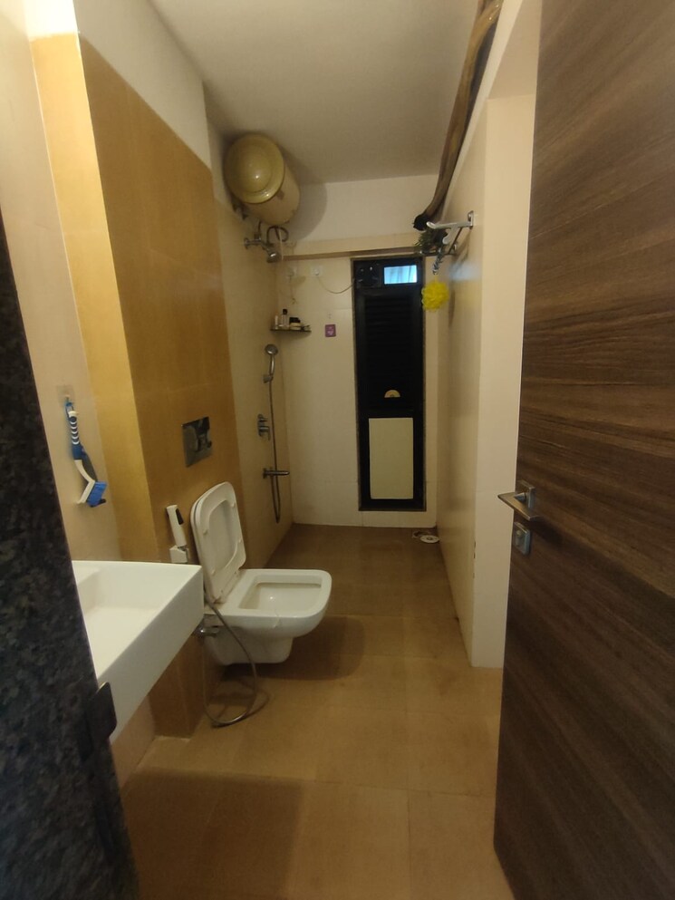 Bathroom, kanakia-rainforest 3 Bedroom 913 Sq.Ft. Apartment In Andheri East Mumbai 8375480