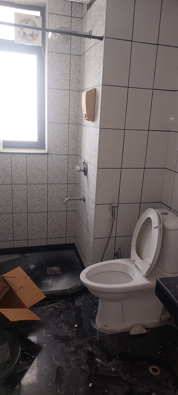 Bathroom in 3.5 BHK Apartment at Unitech Uniworld Gardens, Sector 47 – for Rent