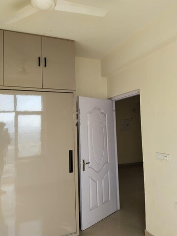 Room in 3 BHK Apartment at Pareena The Elite Residences, Sector 99 – for Rent