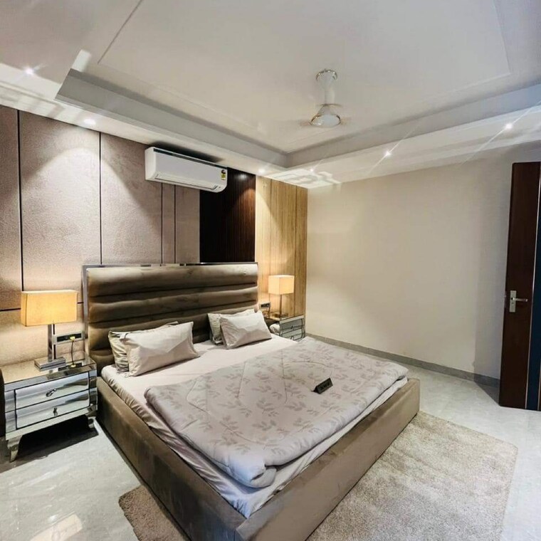 Bedroom, ansal-api-versalia 4 Bedroom 300 Sq.Yd. Builder Floor In Sector 67a Gurgaon 8375540