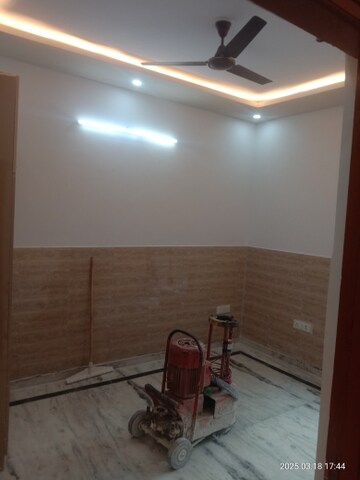 Bedroom in 2 BHK Builder Floor at Sector 43 – for Sale