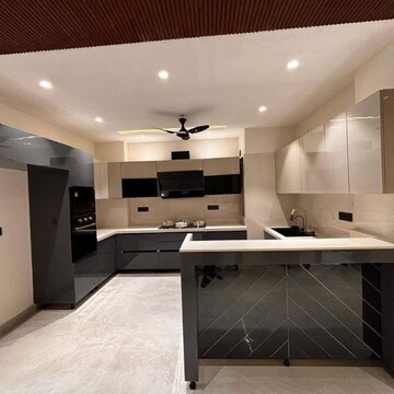 Team Area in 4 BHK Builder Floor at Ansal API Esencia, Sector 67 – for Sale