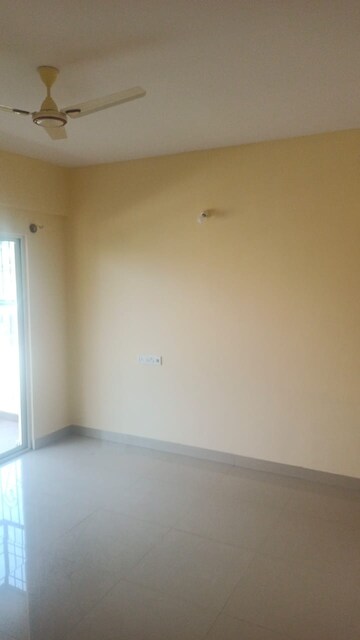 Bedroom in 4 BHK Apartment at Kalkere – for Rent