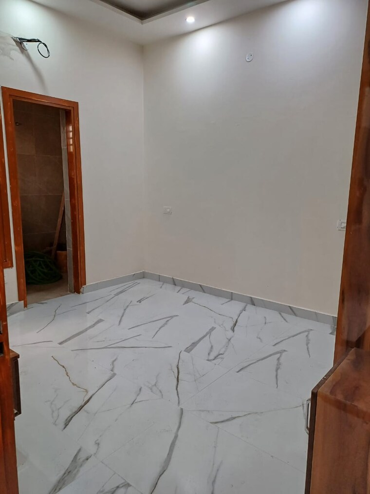 Room, sector 126 3 Bedroom 103 Sq.Yd. Independent House In Sector 126 Mohali 8375583