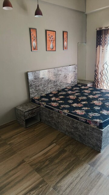 Bedroom in 1 BHK Apartment at Paramount Golfforeste, Zeta I Greater Noida – for Rent