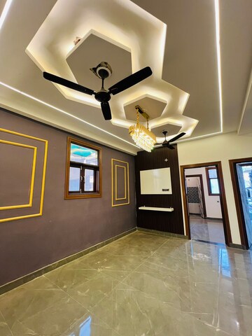 Room in 1 BHK Builder Floor at Kashmiri Gate – for Sale