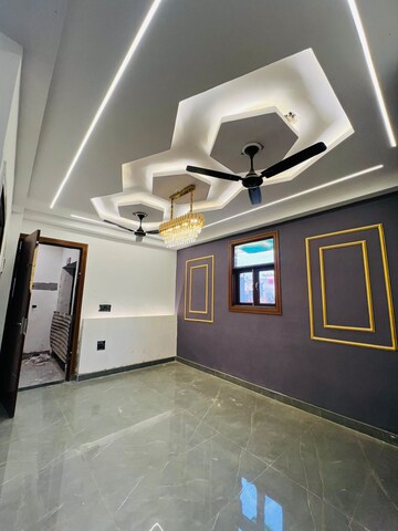 Room in 1 BHK Builder Floor at Kashmiri Gate – for Sale
