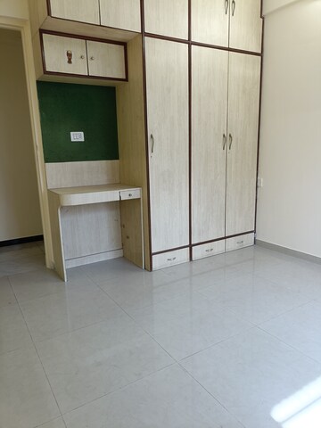 Room in 2 BHK Apartment at Hiranandani Estate, Ghodbunder Road – for Rent