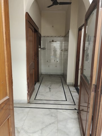 Building Lobby in 2.5 BHK Builder Floor at Krishna Nagar – for Rent