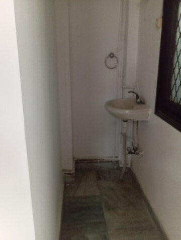 Room in 2.5 BHK Builder Floor at Krishna Nagar – for Rent