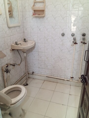 Bathroom in 2.5 BHK Builder Floor at Krishna Nagar – for Rent
