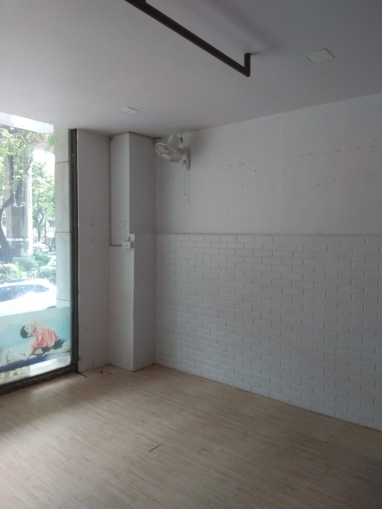 Room, andheri west Commercial Showroom 500 Sq.Ft. In Andheri West Mumbai 8375786