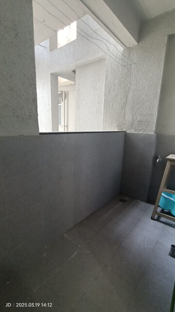 Room in 3 BHK Apartment at Mohammadwadi – for Rent