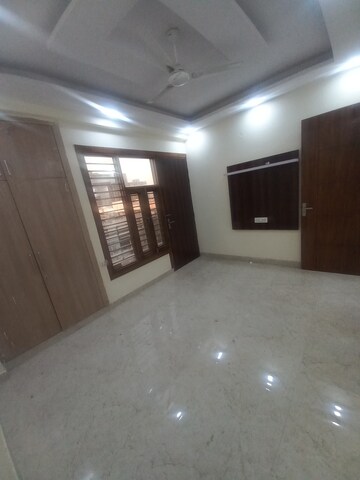 Building Lobby in 2 BHK Builder Floor at RPS Palm Drive, Sector 88 – for Rent