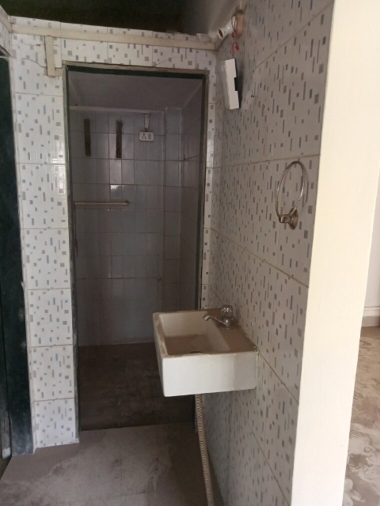 Bathroom, highway-park-apartment 1 Bedroom 610 Sq.Ft. Apartment In Kandivali East Mumbai 8375965