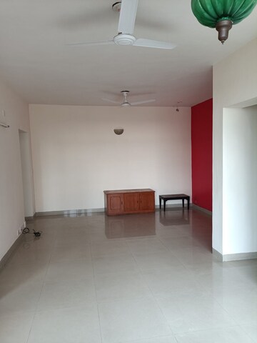 Room in 2 BHK Apartment at DLF Silver Oaks, Sector 26 – for Sale