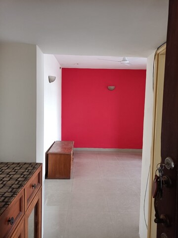 Furnished Amenities in 2 BHK Apartment at DLF Silver Oaks, Sector 26 – for Sale
