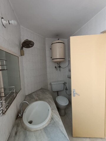 Bathroom in 2 BHK Apartment at DLF Silver Oaks, Sector 26 – for Sale