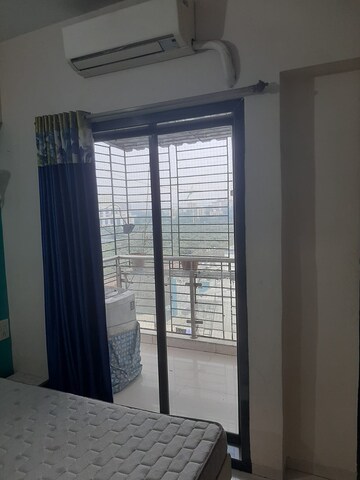 Room in 2 BHK Apartment at Seawoods – for Rent
