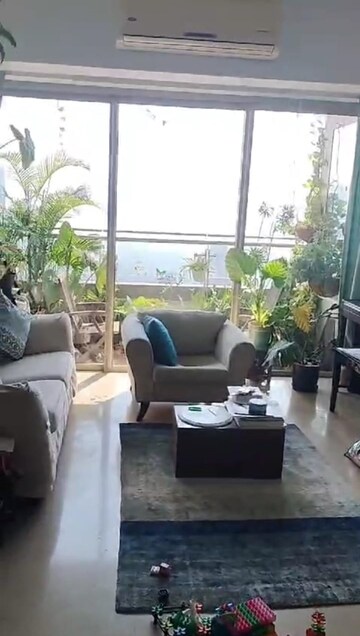 Team Area in 2 BHK Apartment at Lower Parel – for Rent
