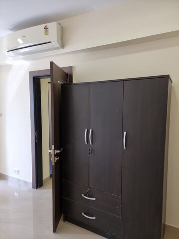 1 BHK Apartment For Rent in Usha Sadan Apartment, Colaba